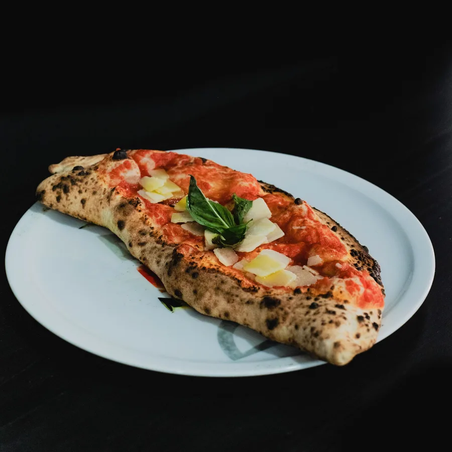 Calzone poco picante con ricotta y salami