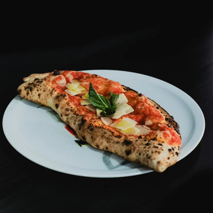 Calzone York con ricotta, jamón york y parmesano